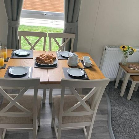 Nightingale Lodge With Hot Tub Barmby on the Moor Extérieur photo
