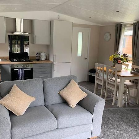 Nightingale Lodge With Hot Tub Barmby on the Moor Extérieur photo