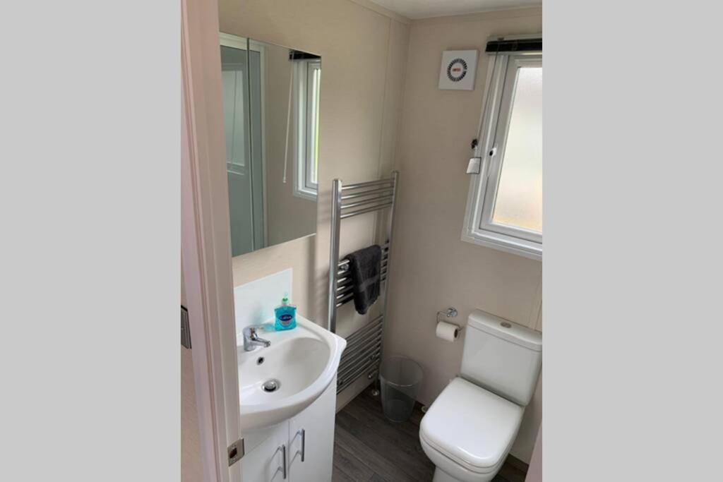Nightingale Lodge With Hot Tub Barmby on the Moor Extérieur photo