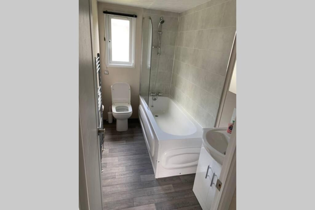 Nightingale Lodge With Hot Tub Barmby on the Moor Extérieur photo