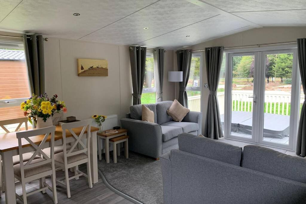 Nightingale Lodge With Hot Tub Barmby on the Moor Extérieur photo
